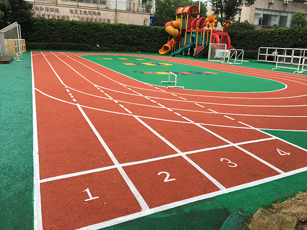 溫州實(shí)藝幼兒園塑膠場地